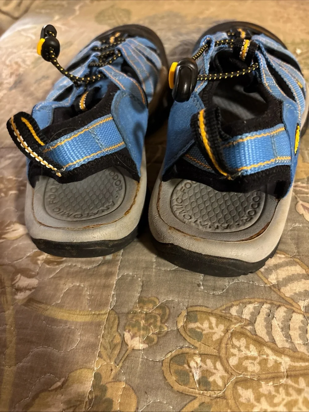 Women’s Keen Size 7 Outdoor Sandals with Protective Toe Blue with Yellow accents